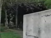 maggie le sale leche cuando juega con el dildo en el parque 12/16