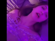 КРАСИВАЯ ШКОЛЬНИЦА КОНЧАЕТ ОТ ПАЛЬЧИКОВ, БОЖЕ КАК ОНА ХОРОША 10/16