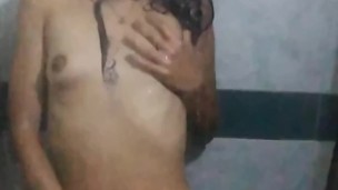 Me masturbo en la ducha