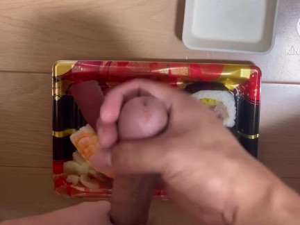【無修正】お寿司をザーメン醤油で食べてみた 素人　射精　手コキ　中出し　種付け　精液　ぶっかけ　無修正　まんこ　勃起　包茎　汁　ホモ　ゲイ