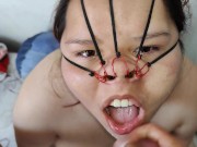 A mi cerdita puta le encanta tragarse mi polla