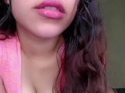 Pov- sua amiga do colegial guia sua punheta e faz um breve boquete molhado🔥💦 9/16