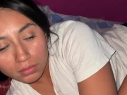 Invito a paso primo a ver una película pero viene en ropa interior y se me antoja su verga 1/16