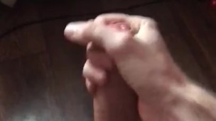 Парень хвастается своим членом.