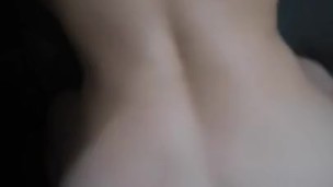 Latina flaquita culona cogiendo de perrito rebotando sus nalgas