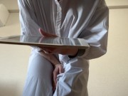 の授業中におしっこが行きたくなり必死に我慢し、人気がないところで、、、 10/16