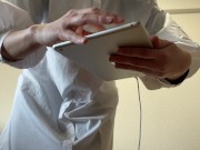 の授業中におしっこが行きたくなり必死に我慢し、人気がないところで、、、 11/16