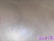 18 Jährige Skinny Teenie Emmi aus Berlin. Kleine Titten, riesen Schamlippen squirtet. 15/16