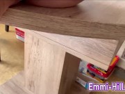 18 Jährige Skinny Teenie Emmi aus Berlin. Kleine Titten, riesen Schamlippen squirtet. 4/16