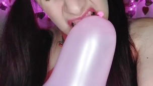 ShyyFxx FELIZ CARNAVAL! Jugando con globos por todo mi cuerpo- FETICHE LOONER