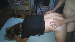 Me la chupa bien rico mi novia y tenemos sexo de perrito al anochecer