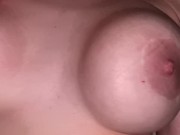 Трахаю жену соседа раком и кончаю ей на большие сиськи 2/16