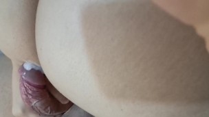 ¡Hermanastracon la polla dura de su Hermanastro le hace una mamada y follan!