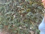 Le doy el control de mi vibrador a mi mejor amigo y no deja de vibrar mientras camina en público. 14/16