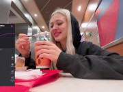 МОЙ ДРУГ УПРАВЛЯЕТ МОИМ ВИБРАТОРОМ LUSH В ОБЩЕСТВЕННОМ МЕСТЕ - Screenshot 11 of 16 - Outside