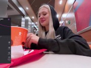 МОЙ ДРУГ УПРАВЛЯЕТ МОИМ ВИБРАТОРОМ LUSH В ОБЩЕСТВЕННОМ МЕСТЕ - Screenshot 14 of 16 - Public