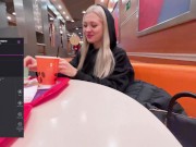 МОЙ ДРУГ УПРАВЛЯЕТ МОИМ ВИБРАТОРОМ LUSH В ОБЩЕСТВЕННОМ МЕСТЕ - Screenshot 4 of 16 - Public