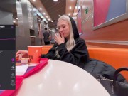 МОЙ ДРУГ УПРАВЛЯЕТ МОИМ ВИБРАТОРОМ LUSH В ОБЩЕСТВЕННОМ МЕСТЕ - Screenshot 5 of 16 - Remote Control