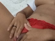 Putinha tendo orgasmo depois de brincar com sua buceta molhada 4/16