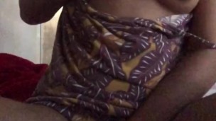 Esperando a mi novio mientras me toco