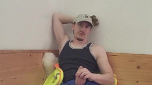 Quick wank after work in the woods