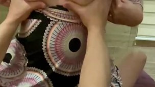 Amante disfruta de las ricas tetas de mi esposa - Milf
