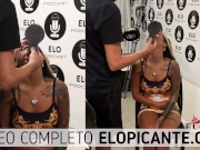 A LIZZY LE GUSTA QUE LE PEGUEN EN LA COLA