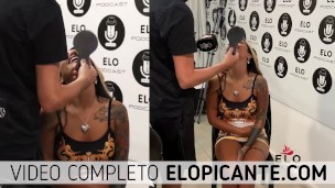 A LIZZY LE GUSTA QUE LE PEGUEN EN LA COLA