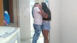 me follo a la empleada del vacino