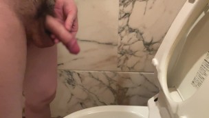 デカチン男子のおしっこ映像