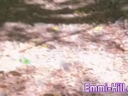 OUTDOOR SQUIRT!!! 18 jähriges Skinny teen fickt ihre große Pussy bis zum squirten. 3/16