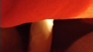 Je me masturbe avec une grosse queue vibrante