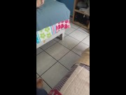 Me cojo a mi mientras mi  esta en la casa. 1/16