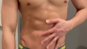 元消防士のパパ『裸まで徐々に脱ぐ』