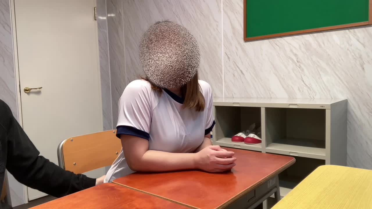 [School] A plump big breasts wearing gymnastics in the classroom - Free Sex Video - RedTube