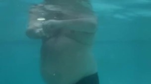 400 pound big bear taking a little dip 💦