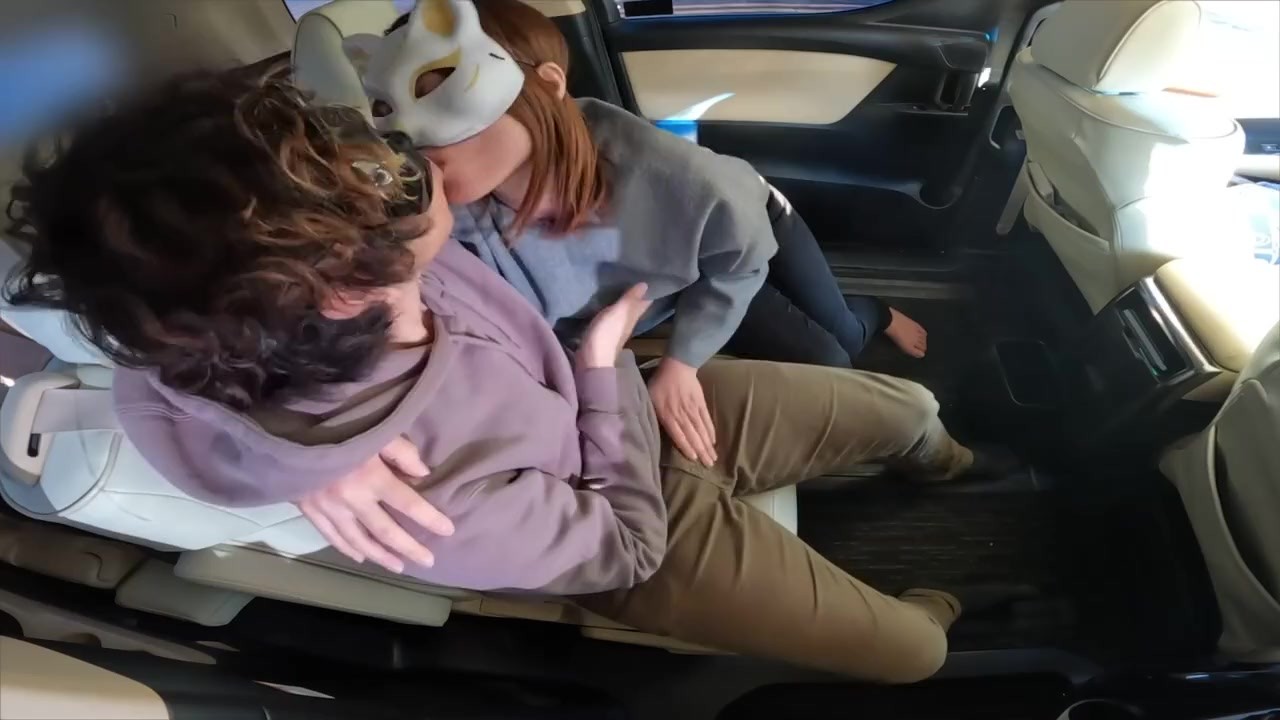 仕事の休憩中に不倫中出しカーセックスする人妻 - Video di sesso gratis - RedTube