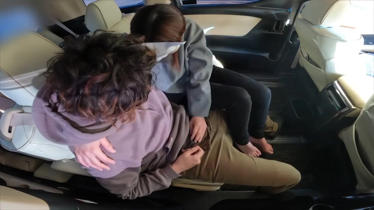 仕事の休憩中に不倫中出しカーセックスする人妻 - Video di sesso gratis - RedTube