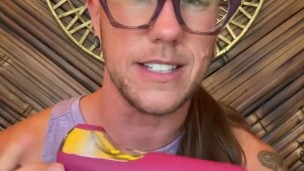 Trans masculine toy review for traveling queers