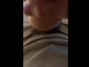 Sa petite chatte mouille veut un creampie