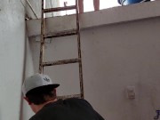 ME PONGO CACHONDA AL VER AL PLOMERO Y FOLLAMOS EN LA AZOTEA 2/16