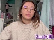 18-jähriges Teen mastubiert und squirtet! Extrem Dünn mit kleinen Titten und großer Muschi 1/16