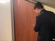 Il padrone di casa mi sorprende a oziare e mi faccio perdonare 1/16