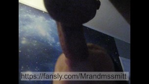 трахнул глубоко в глотку и кончил на лицо