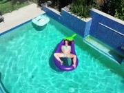 Rubbing my pussy in the pool 3/16