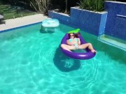 Rubbing my pussy in the pool 5/16