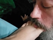 PixZ Stx Curvy MILF gets their toes sucked while they play with their PUSSY --- yum yum yummy 2/16