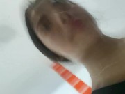 Una larga rutina de ejercicio Termino  Tocándome y masturbando en el baño del gimnasio! 15/16