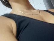 Una larga rutina de ejercicio Termino  Tocándome y masturbando en el baño del gimnasio! 3/16