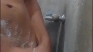 bañandome solo con ufinal feliz